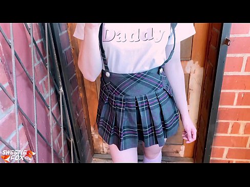 ❤️ A estudante chupa profundamente a sua pila e fode em vez de aulas. Porno russo em nós ❤